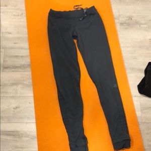 Scrunching Lululemon leggings